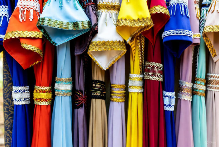 لباس کاستوم چیست و کجا به کار می‌آیند